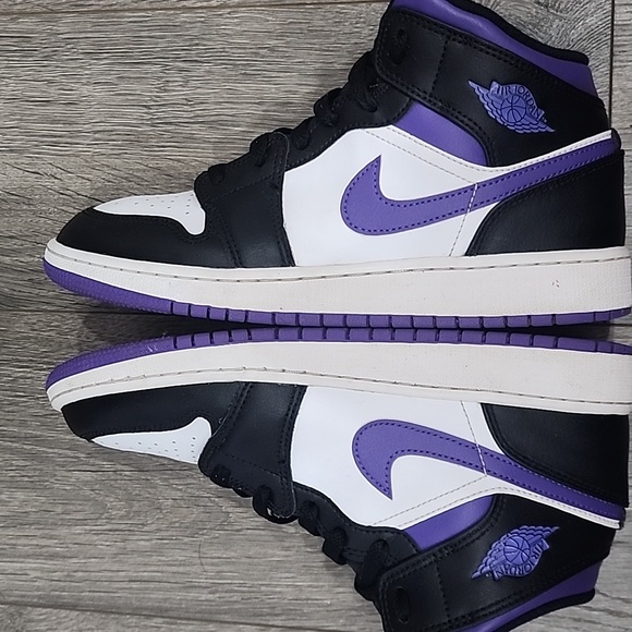 NIKE AIR JORDAN 1 MID BLACK DARK IRIS WHITE PURPLE - Picture 4 of 8